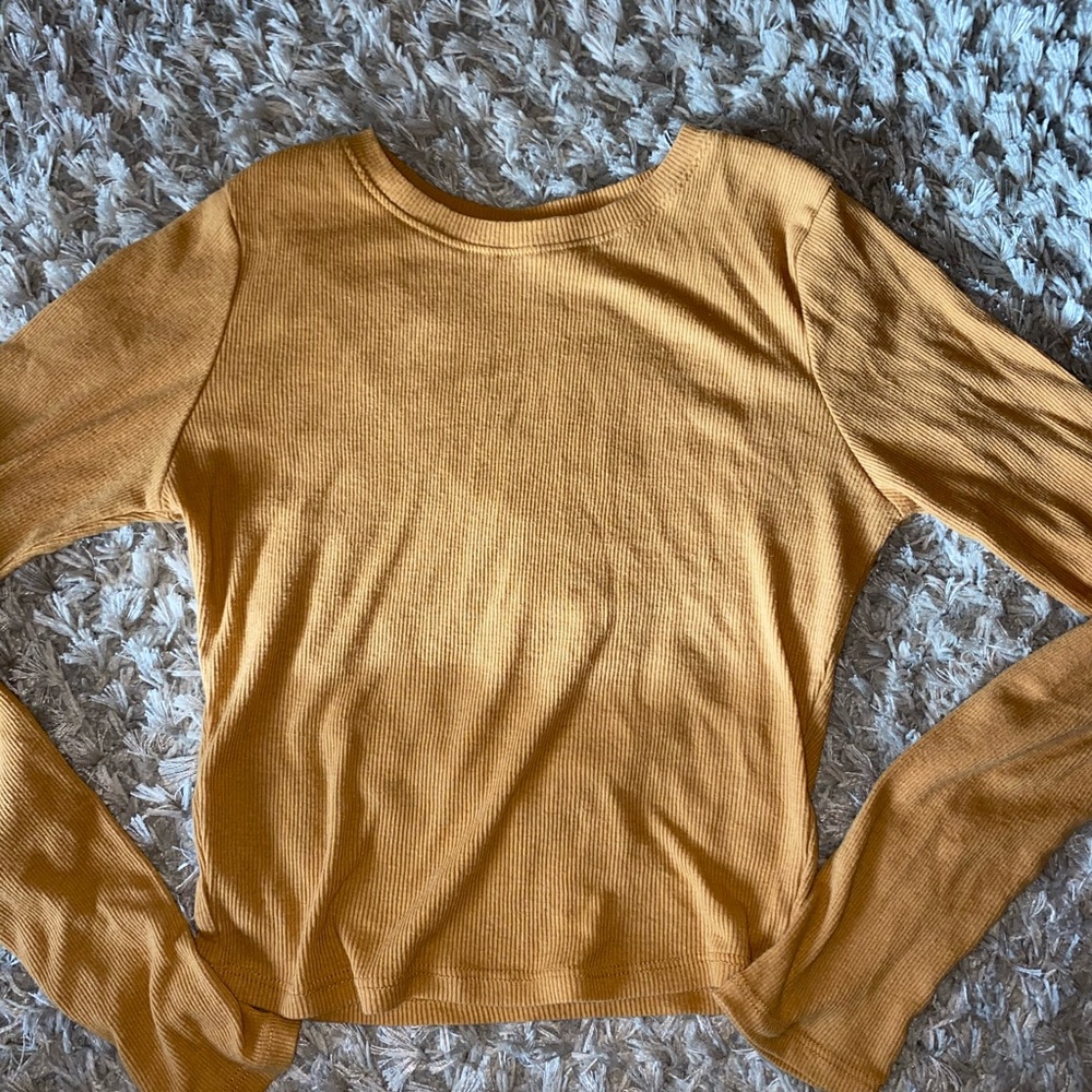 Cute fitted crop top